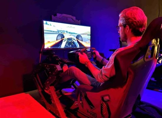 Simracen bij Immersive in Almere